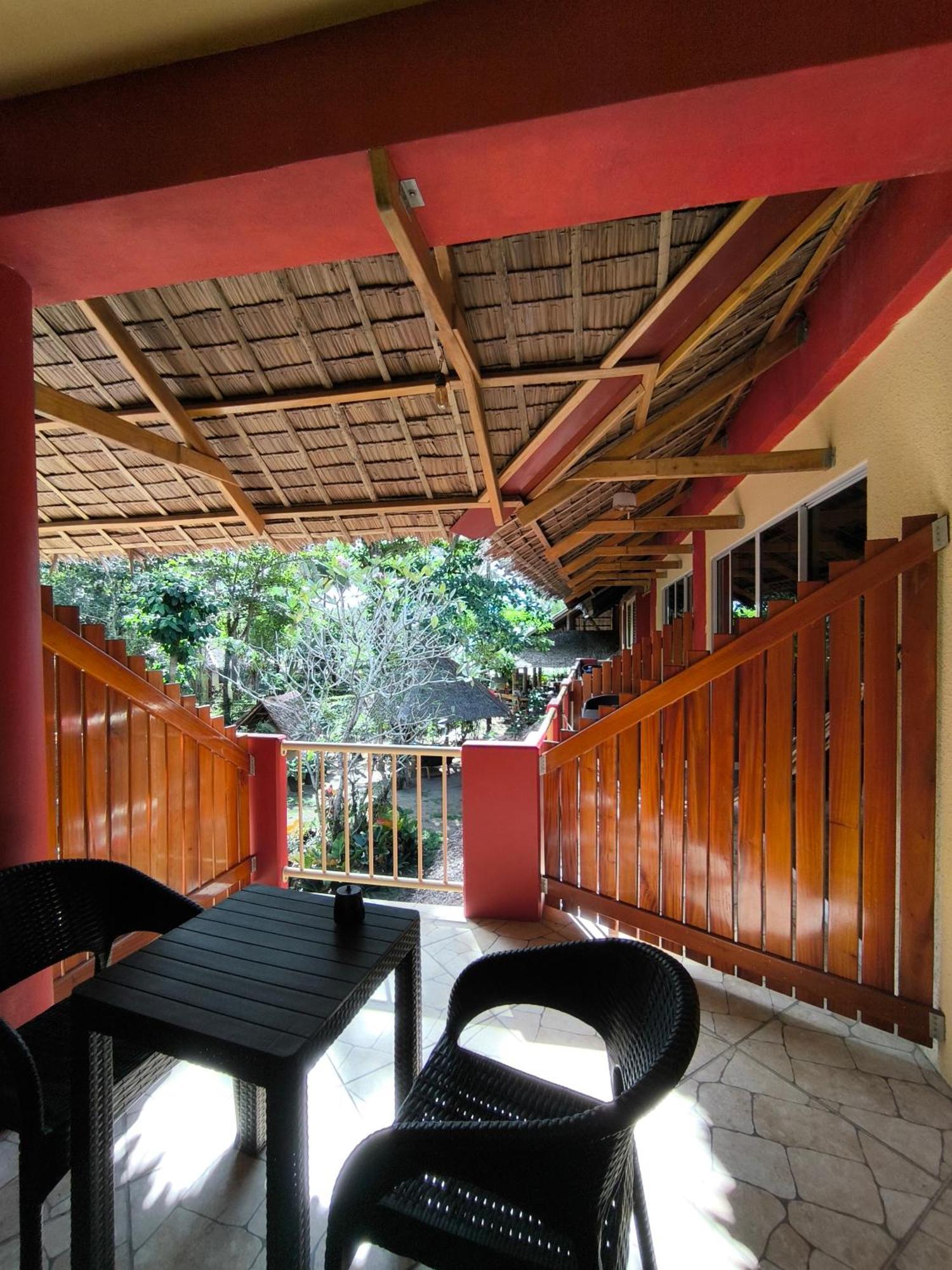 Sulu Sunset Beach Resort Nauhang エクステリア 写真